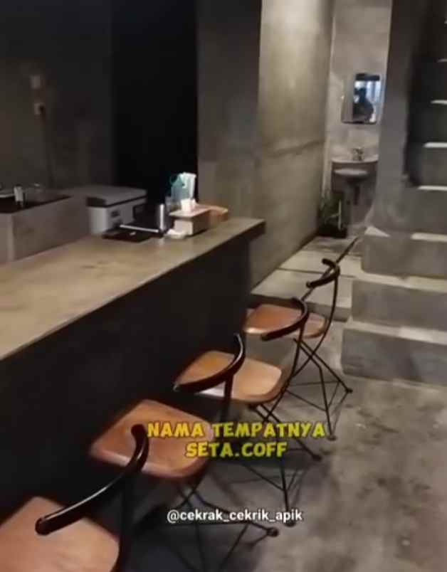ruko 2 lantai tengah kota malang setting kafe