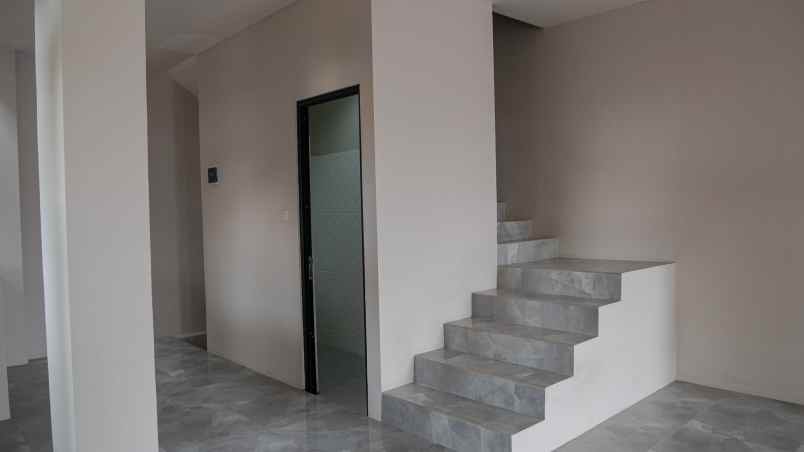 ruko 3 lantai siap pakai dekat bintaro bsd