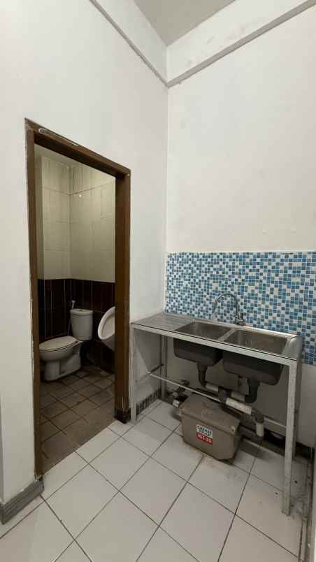 ruko 3 lt mega galaxy 0jalan seberangnya dealer toyota