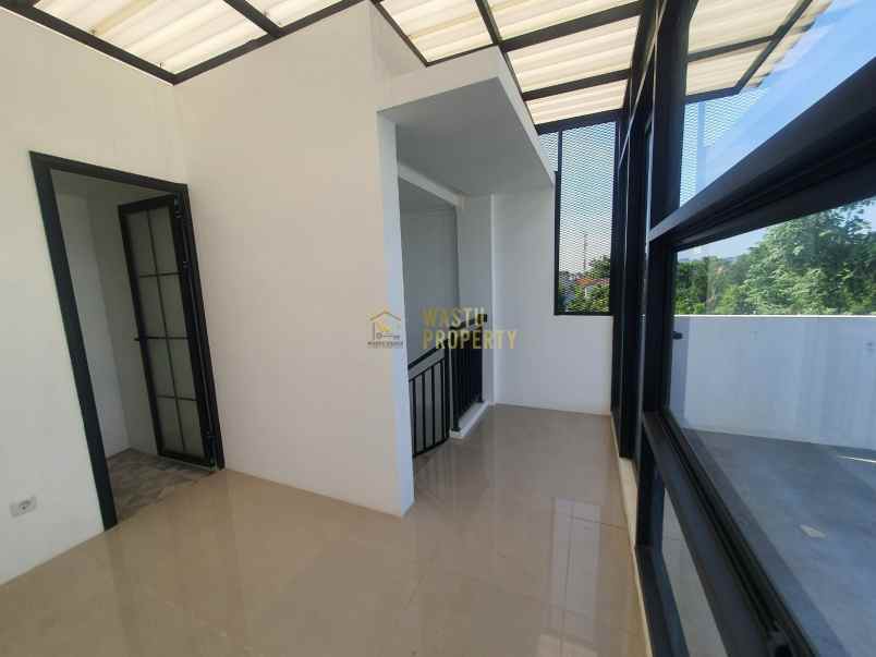 ruko strategis siap pakai 3 lantai di jagakarsa shm