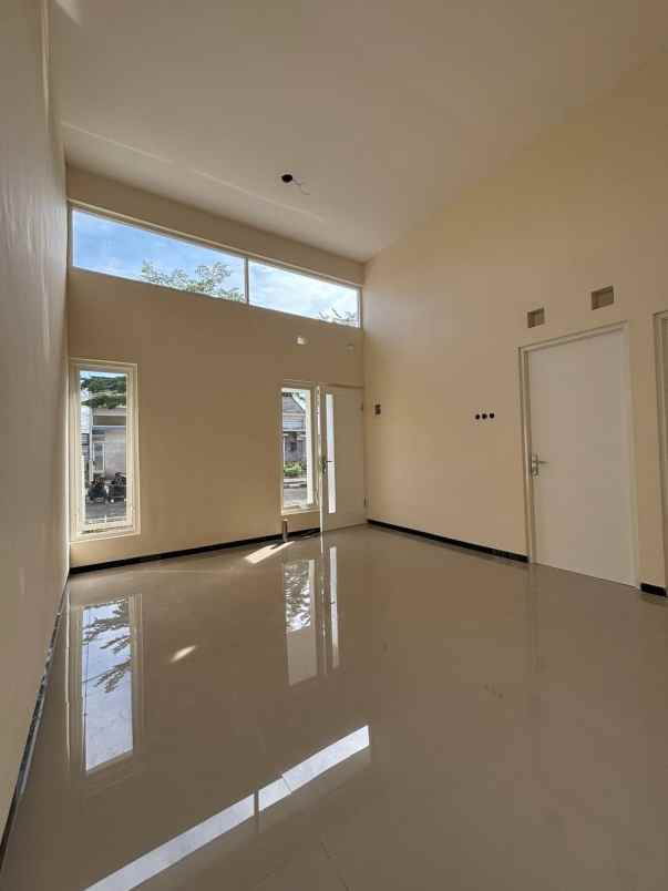 rumah 1 lantai lokasi dekat bandara abd saleh