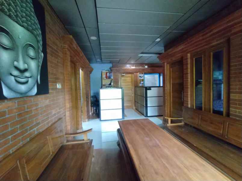 rumah 2 lantai 5 kamar di maguwoharjo sleman