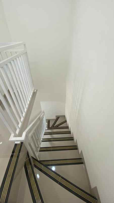 rumah 2 lantai didepok dekat alun alun dkota depok