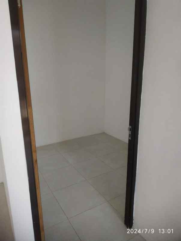 rumah 2 lantai lokasi dekat otsuka lawang