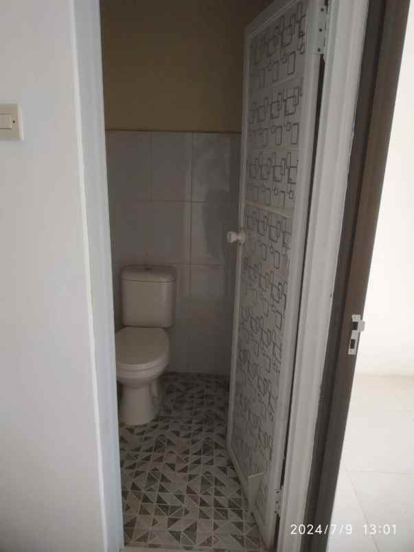 rumah 2 lantai lokasi dekat otsuka lawang