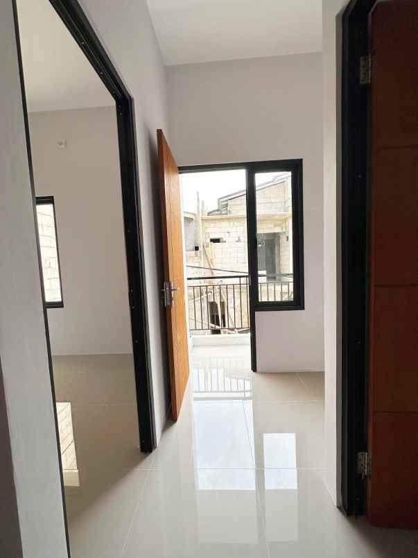 rumah 2 lantai modern di setu cipayung jakarta timur