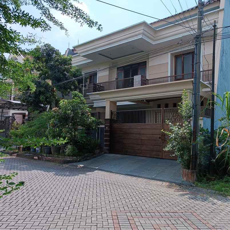 rumah araya 2 lantai hadap barat nego