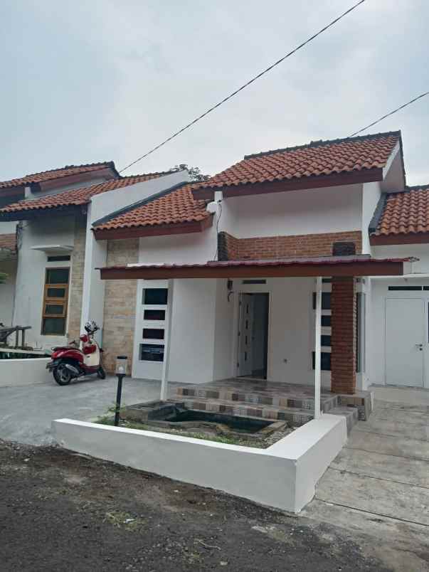 rumah asri tanah luas kawasan sejuk sawangan