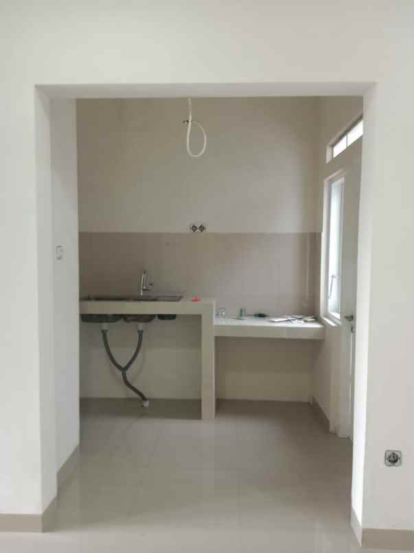 rumah asri tanah luas kawasan sejuk sawangan