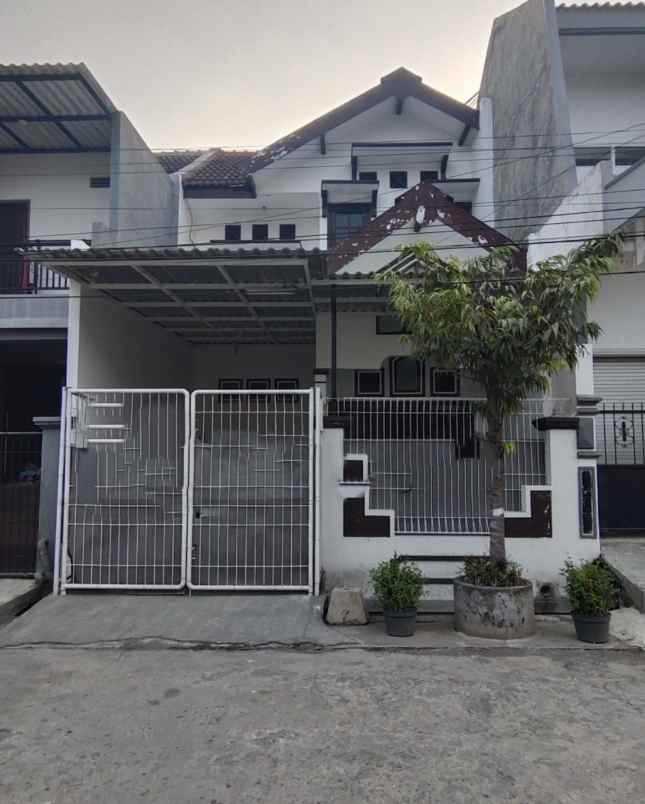 rumah babatan pantai 2 lantai siap huni