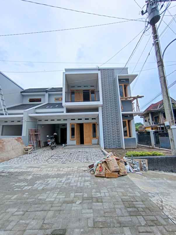 rumah baru 2 lantai dekat jl damai kaliurang km 8
