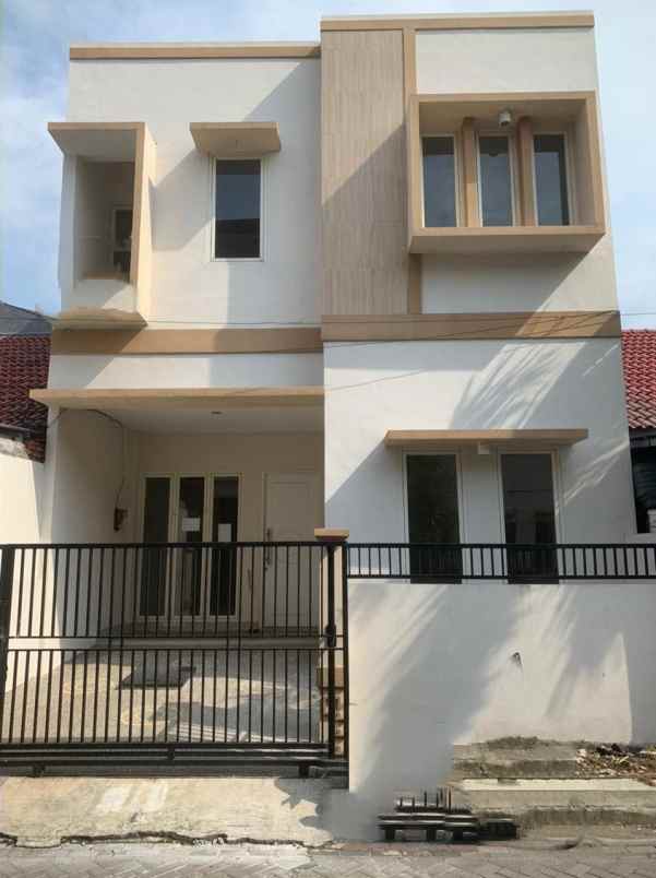 rumah baru 2 lantai pakuwon city