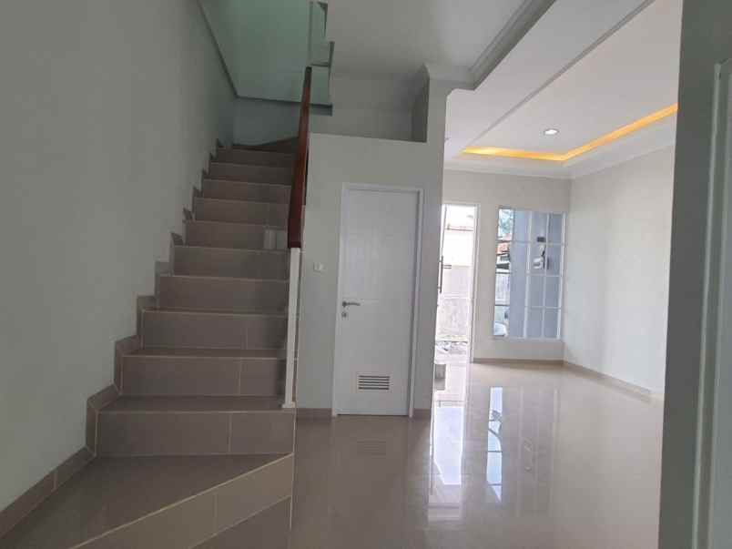 rumah baru 2 lt dekat tol jatiwarna kota bekasi