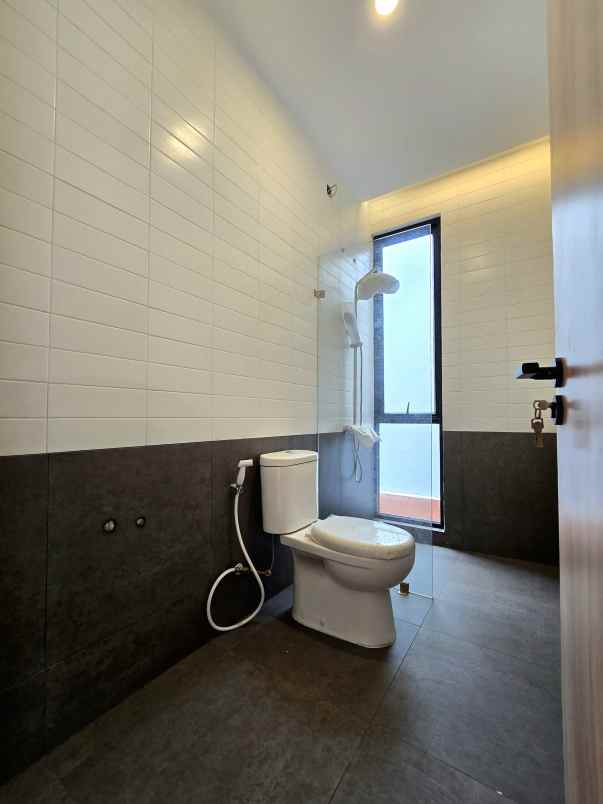 rumah baru dalam mini cluster di pondok kelapa jaktim