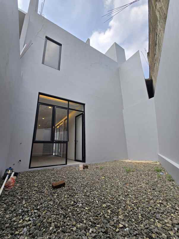 rumah baru dalam mini cluster di pondok kelapa jaktim