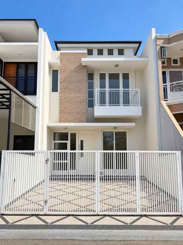 rumah baru di pakuwon city cluster taman mutiara