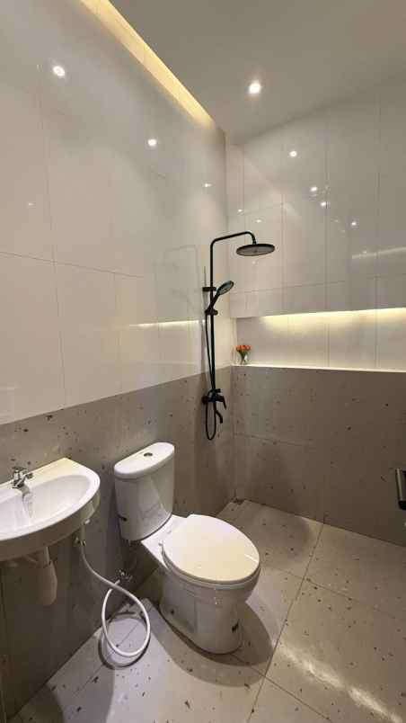 rumah baru full furnish siap huni di sayegan godean