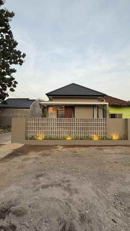 rumah baru full furnish siap huni di sayegan godean