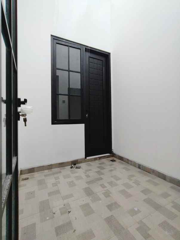 rumah baru modern klasik di ciracas jaktim