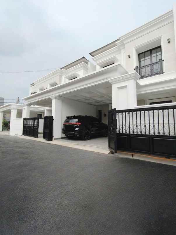 rumah baru modern klasik di ciracas jaktim