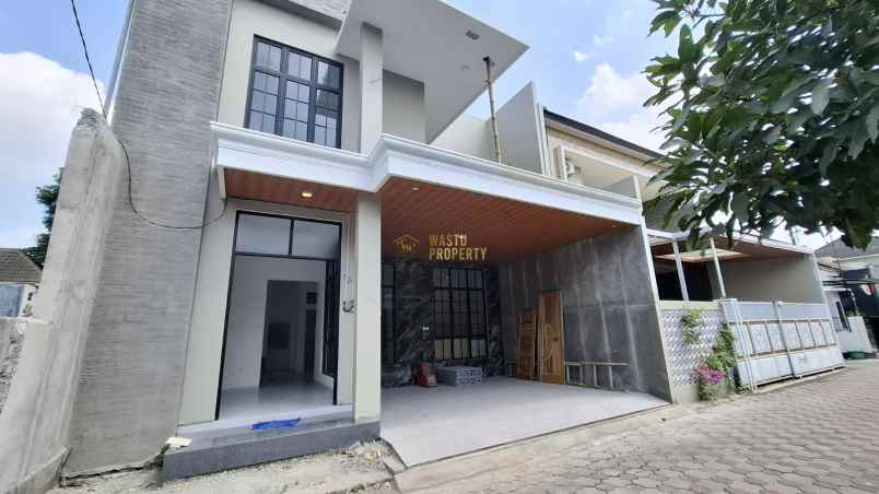 rumah cantik 2 lantai di perumahan jakal dekat palagan
