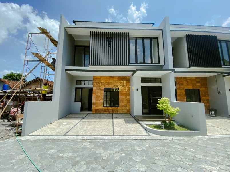 rumah cantik carport 2 mobil dekat puskesmas kalasan