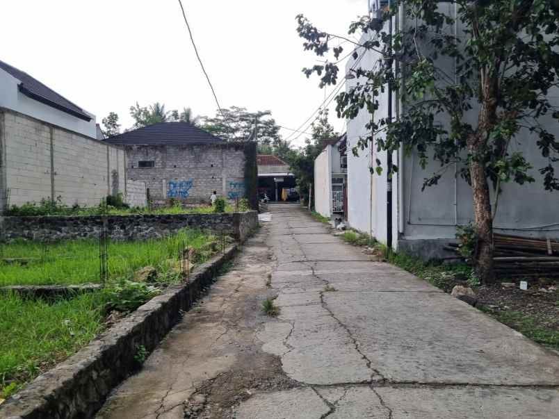 rumah cantik di perumahan dekat jalan raya wates