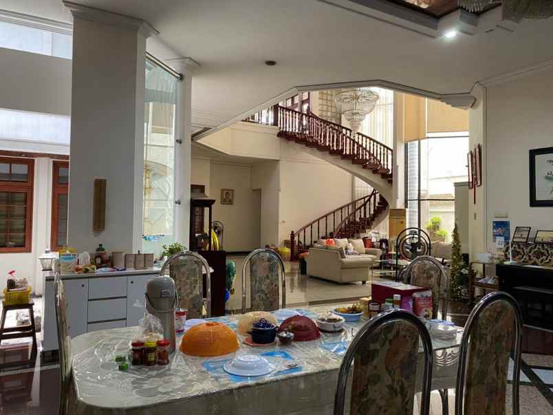 rumah cempaka carport 15mobil lap basket indoor mewah