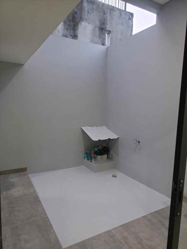 rumah dalam komplek kav dki meruya utara