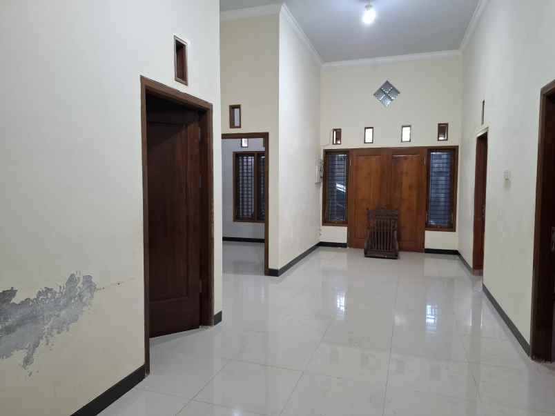 rumah di perumahan pesona regency jember