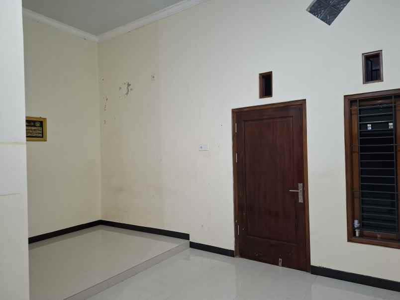 rumah di perumahan pesona regency jember