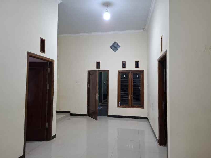 rumah di perumahan pesona regency jember