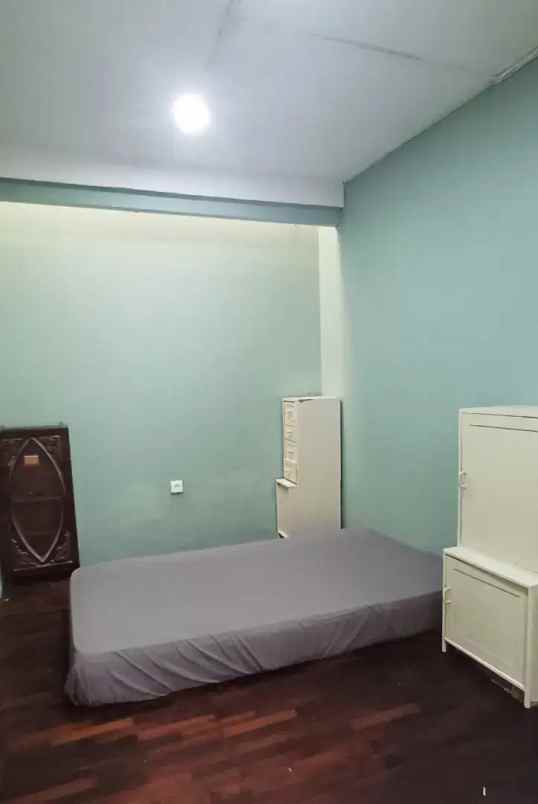 rumah dijual 2 lantai lingkungan nyaman di cirendeu