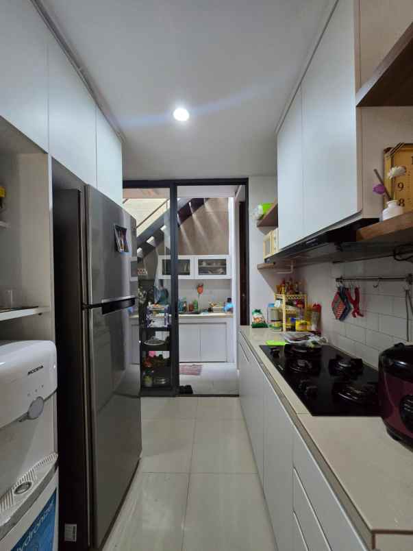 rumah fully furnished dalam twonhouse siap huni