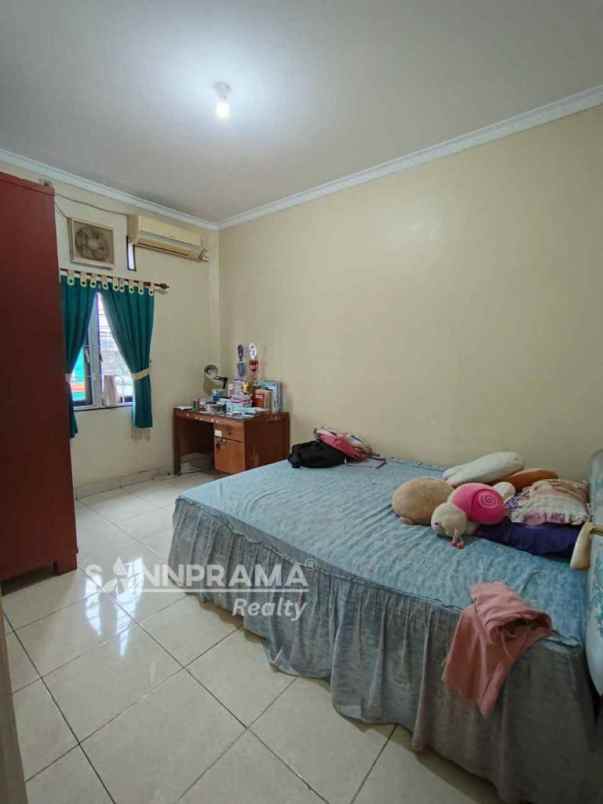 rumah hook 6 kamar di sukmajaya depok imllin