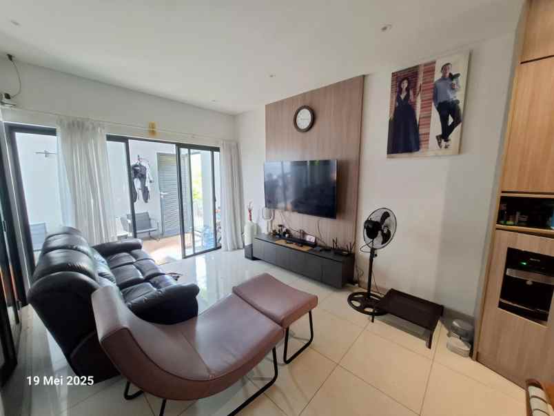 rumah hook siap huni di cluster kfc jakarta timur