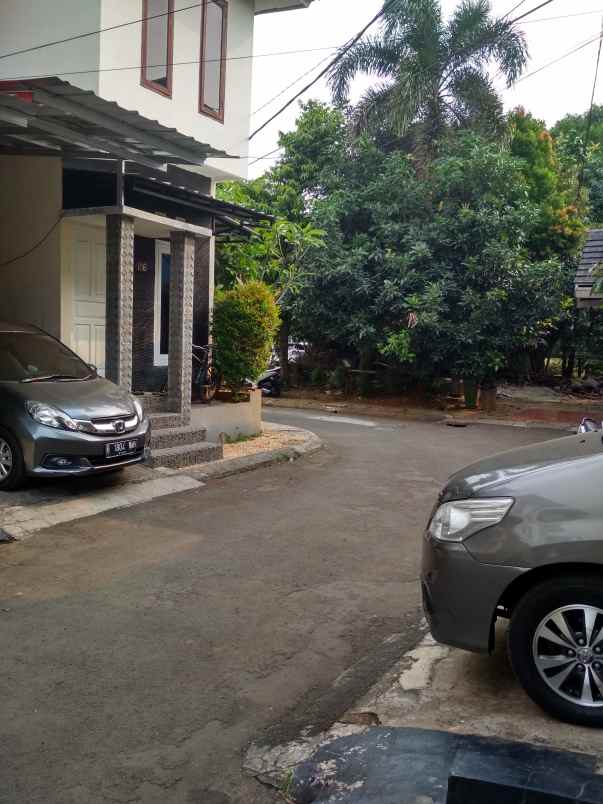 rumah jalan legoso raya