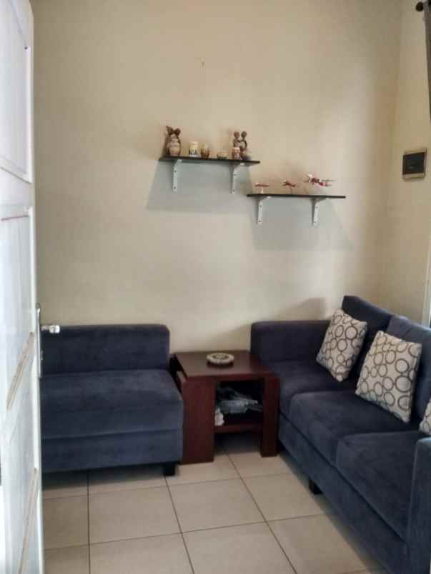 rumah jalan legoso raya