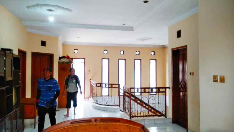 rumah komplek sauyunan jln