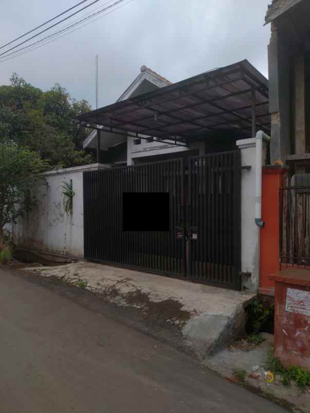 rumah luas ada taman belakang di cipageran cimahi