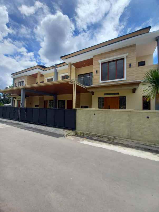 rumah luas strategis dekat sleman city hall