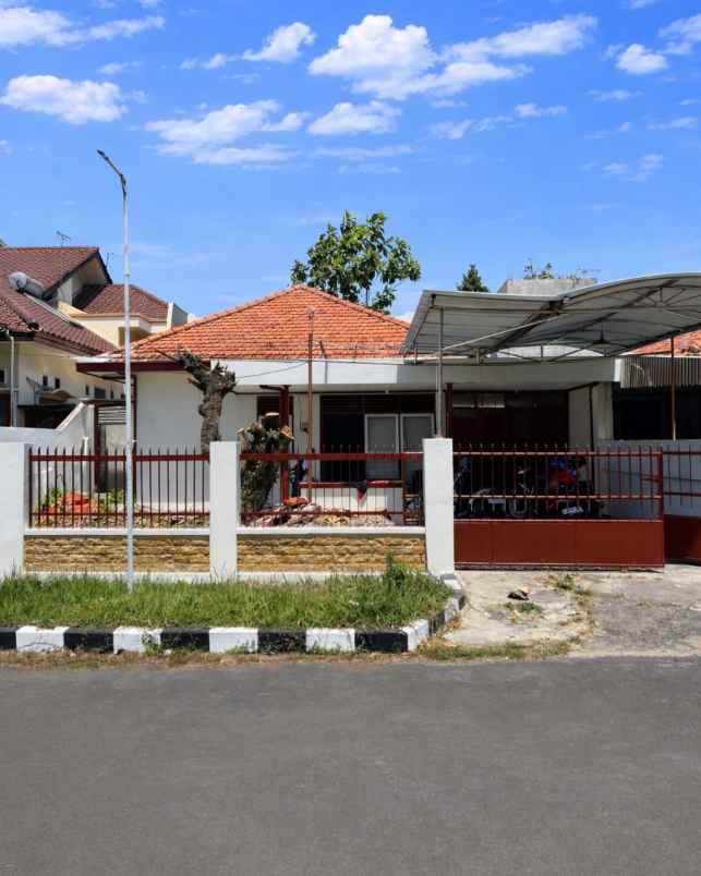 rumah manyar airdas strategis siap huni garasi carport