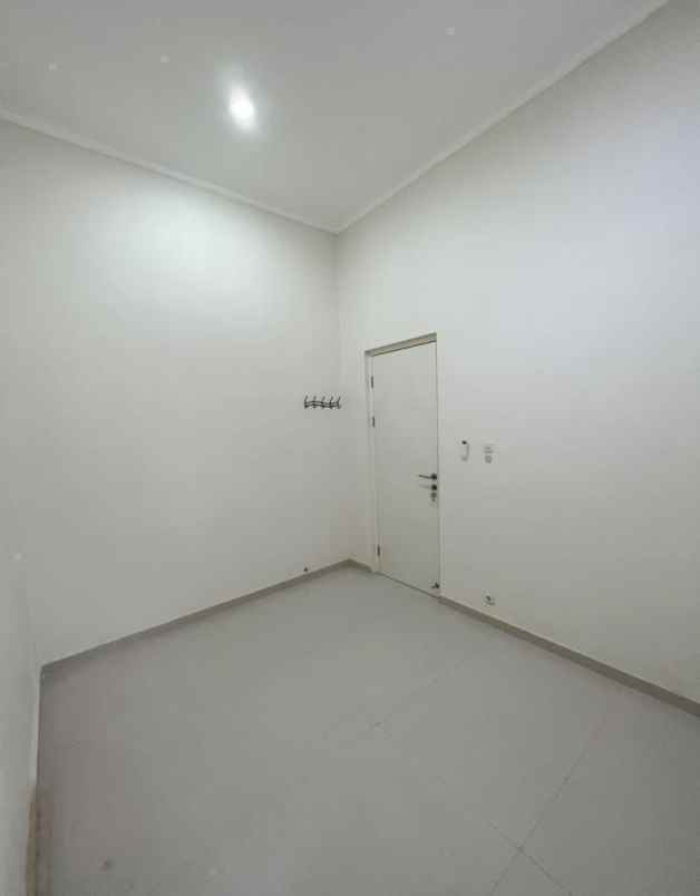 rumah mewah dua lantai daerah sutorejo utara surabaya