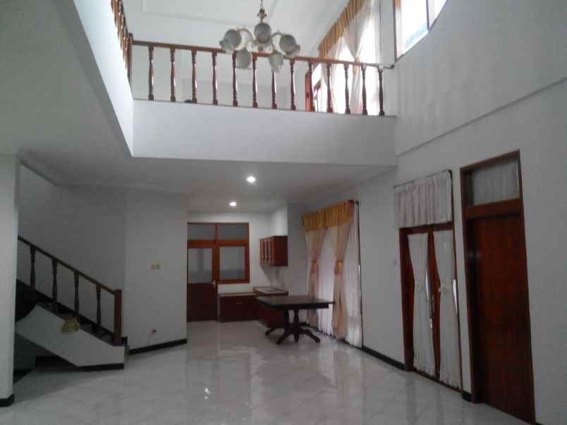 rumah mewah komplek nusa sari citereup 5 menit pemkot