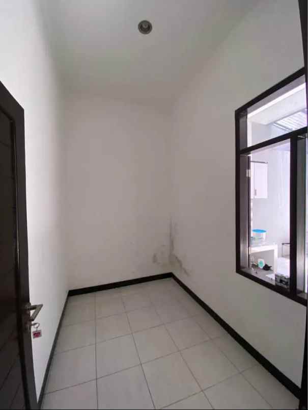 rumah minimalis komplek cihanjuang row jalan besar