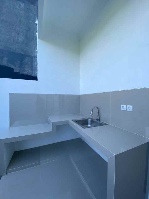 rumah model american classic dekat kampus brawijaya