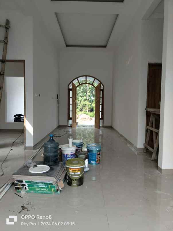 rumah modern klasik dekat kampus uii