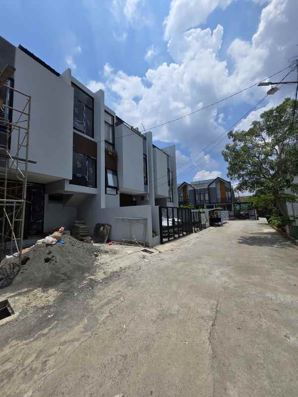 rumah modern minimalis bebas banjir di duren sawit