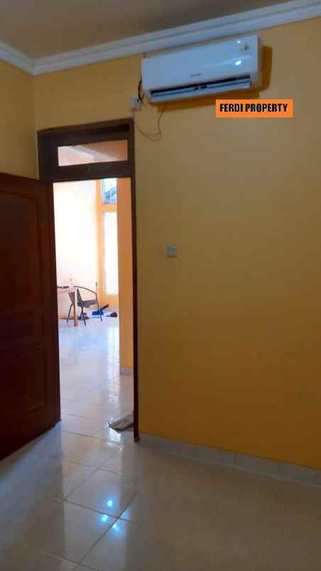 rumah rapi 2 kamar tidur perumahan citra gran cibubur