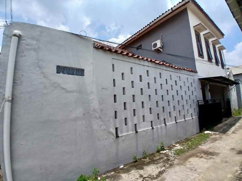 rumah second terawat strategis di mampang depok